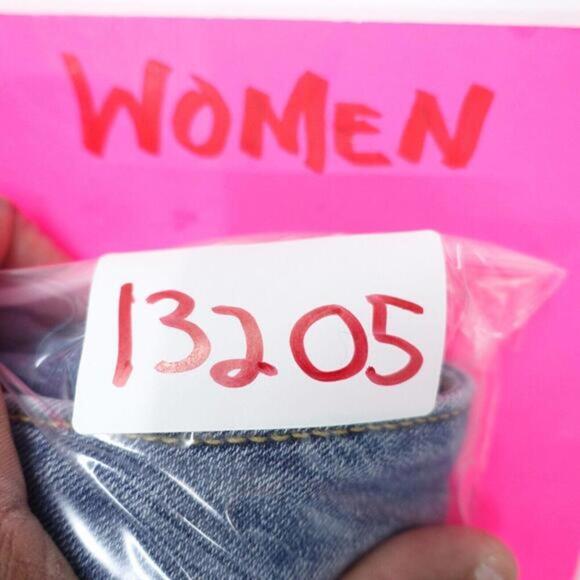 Universal Thread Jeans Women 22W Blue Denim High-Rise Distressed Frayed Hem Crop - Picture 8 of 8